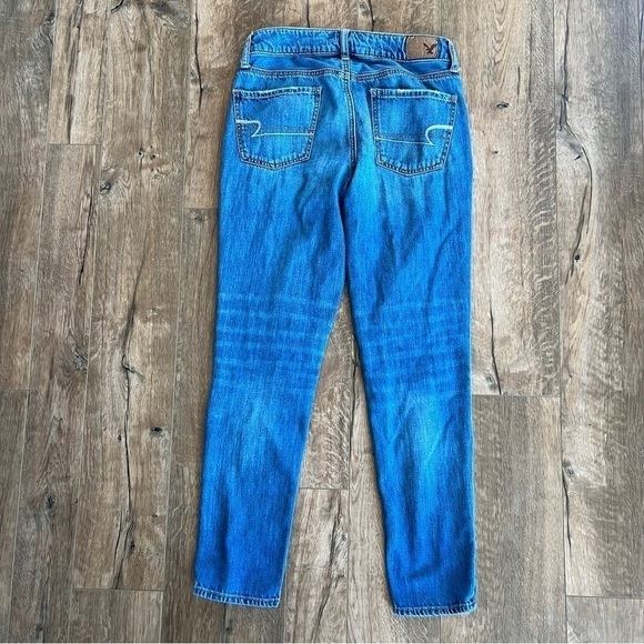 American Eagle Tomgirl Distressed Denim Patched Jeans Size 2 - Picture 6 of 10